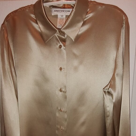 JONES NEW YORK 100% SILK BLOUSE LONG SLEEVES SHIRT TAIL HEM LGT TAUPE NWT SZ 10 - Picture 1 of 7